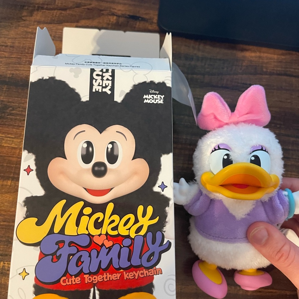 Disney Mickey Family Daisy Duck